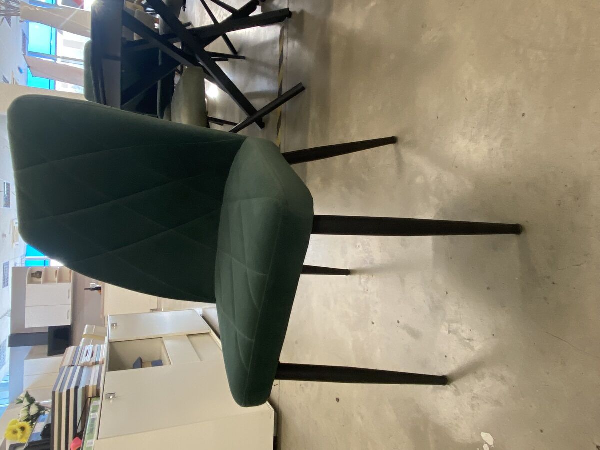 Jedilniški stol Vika