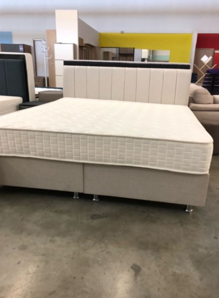 Boxspring postelja Liza 180x200 eksponat
