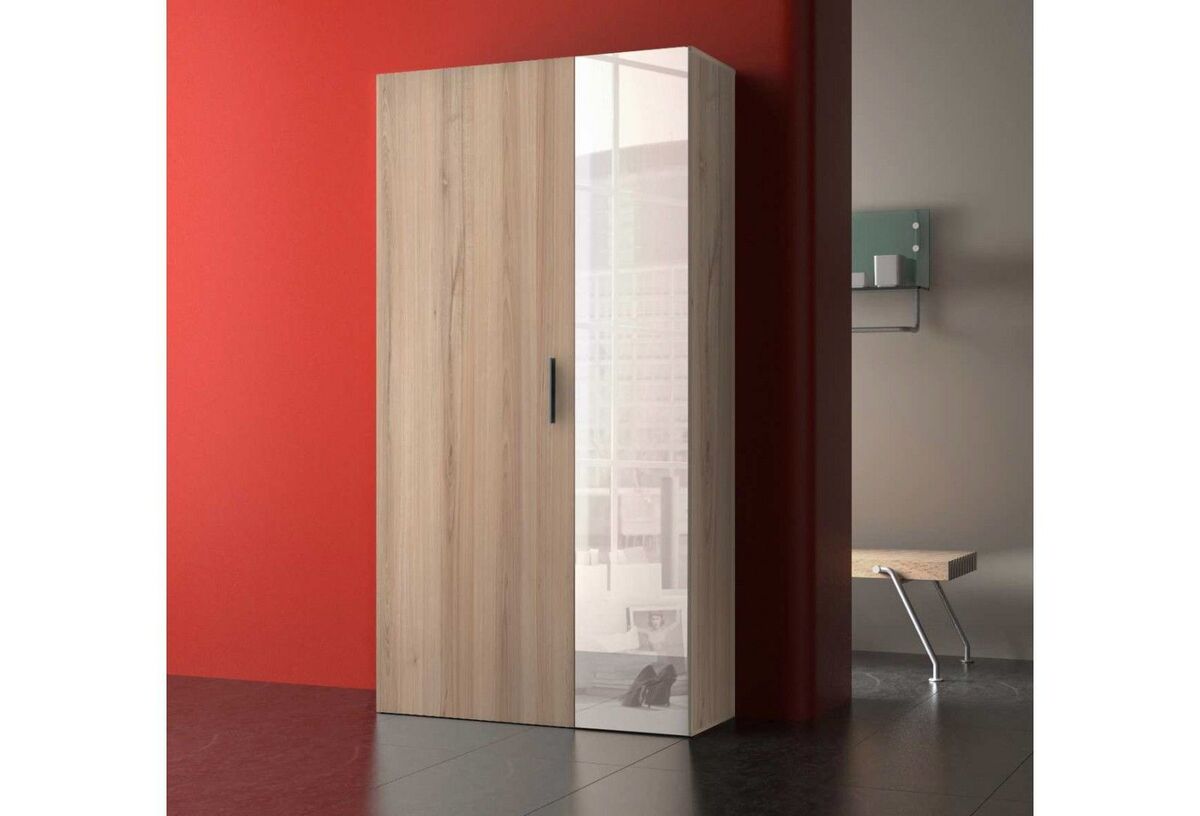 Omara za čevlje Yvonne eksponat